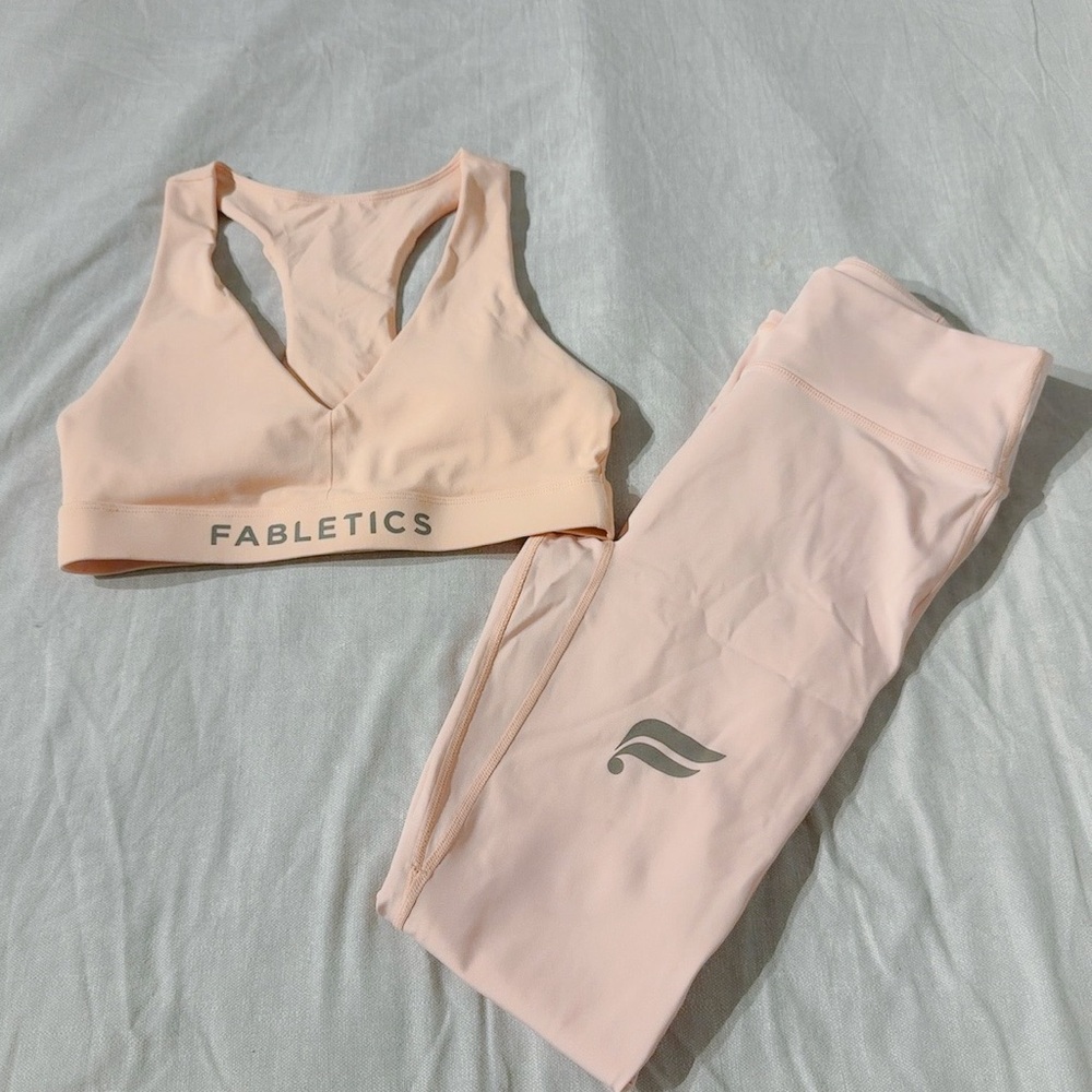 FABLETICS Sports Bra and Leggings Set